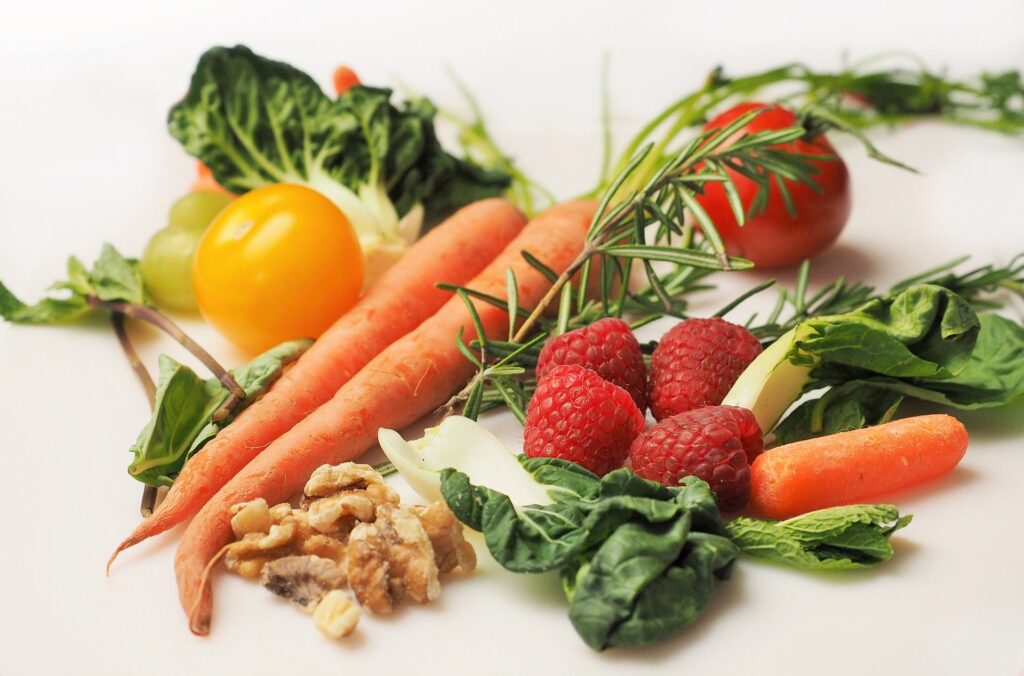 Apesar de estar presente em diversos itens nutricionais, as fontes alimentares respondem de 10 a 20% da vitamina D necessária para os seres humanos