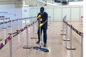 Limpeza profissional de aeroportos é reforçada durante a pandemia