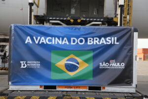 Pesquisa com 13 mil voluntários em 16 centros científicos no Brasil atesta que imunizante oferece proteção contra o coronavírus
