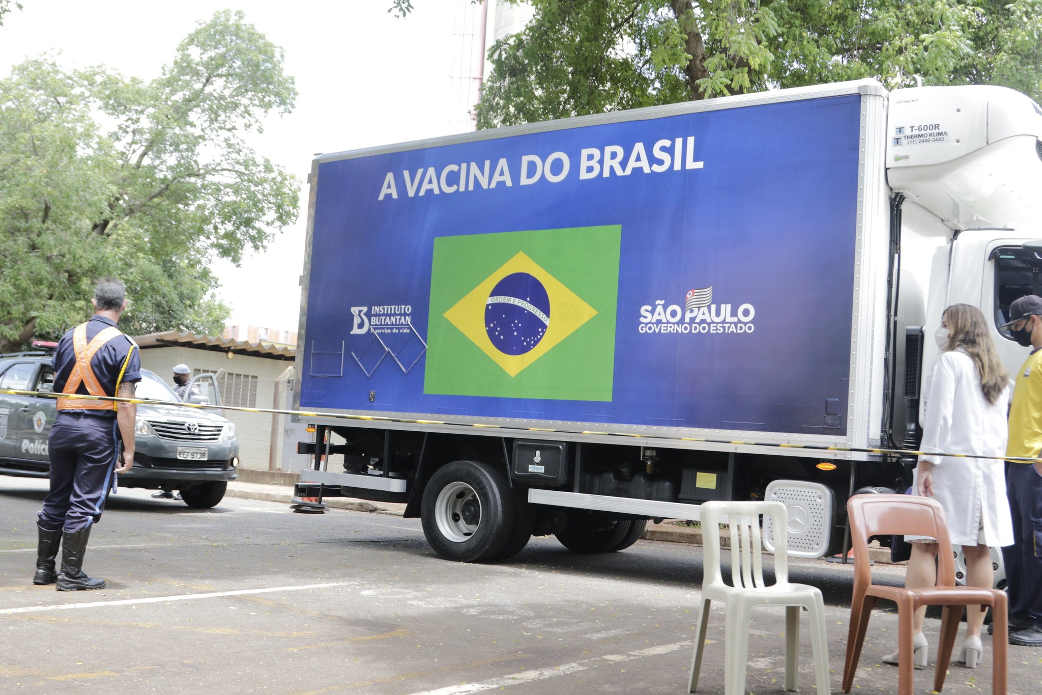 Hospitais do interior de SP iniciam imunização na tarde desta segunda