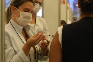 Limeira: agendamento para vacinação segue exclusivo para profissionais acima de 60 anos com CNES ativo