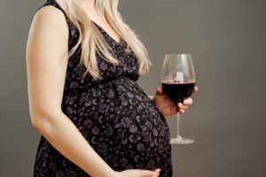 O uso de álcool durante a gravidez e a Síndrome Alcoólica Fetal