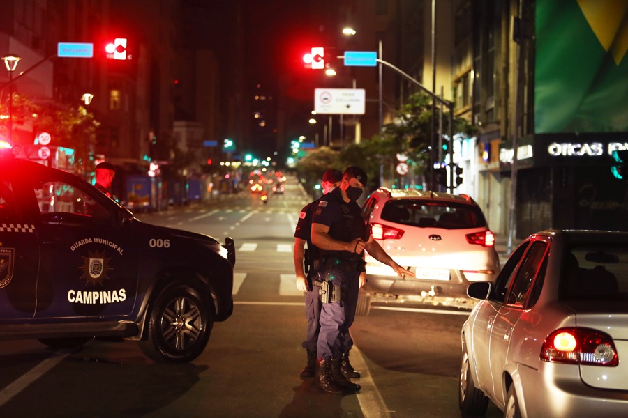 Bloqueios do Toque de Recolher abordam mais de 800 veículos, em Campinas