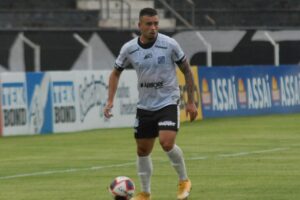 Atacante da Inter de Limeira admite favoritismo do Corinthians mas confia em classificação