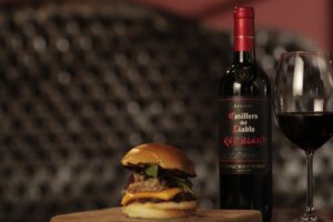 Henrique Fogaça e Casillero del Diablo criam hambúrguer para harmonizar com vinho