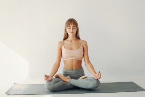 Como o yoga pode ajudar a melhorar sua saúde mental