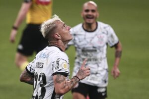 Corinthians empata com o Juventude com gol do estreante Roger Guedes