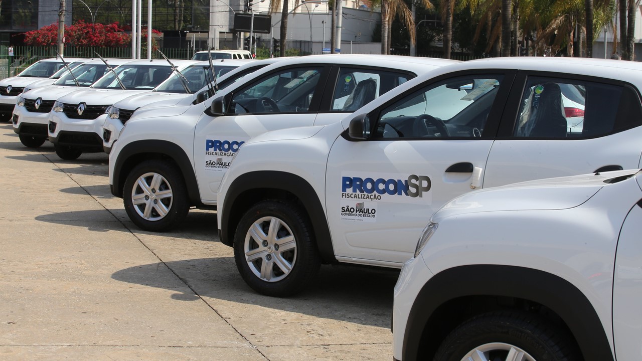 Governo de SP entrega 115 veículos para Procons municipais