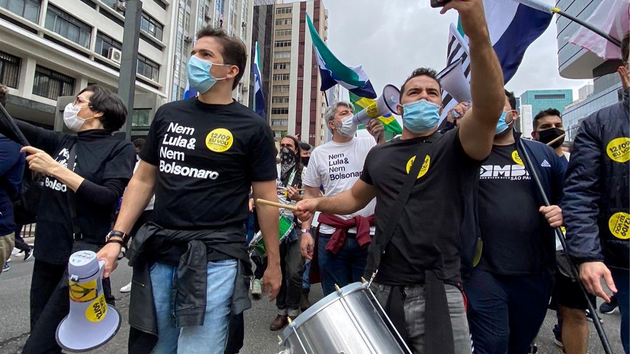 MBL escolhe branco como cor símbolo da manifestação do dia 12 pelo impeachment