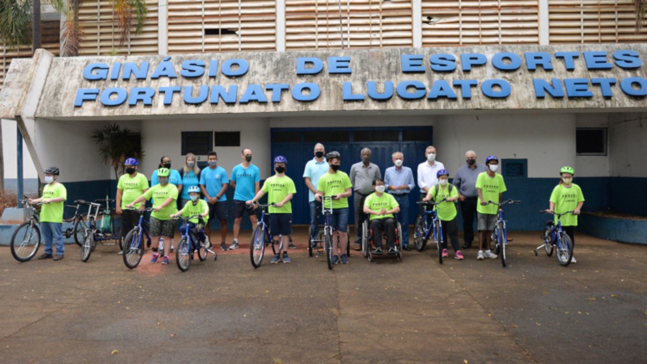 Presidente da Câmara participa de entrega de bicicletas aos alunos do Proesa de Limeira