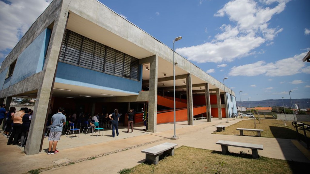 Secretário Estadual da Educação inaugura escola em Ipeúna