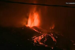 Vulcão entra em erupção nas ilhas Canárias