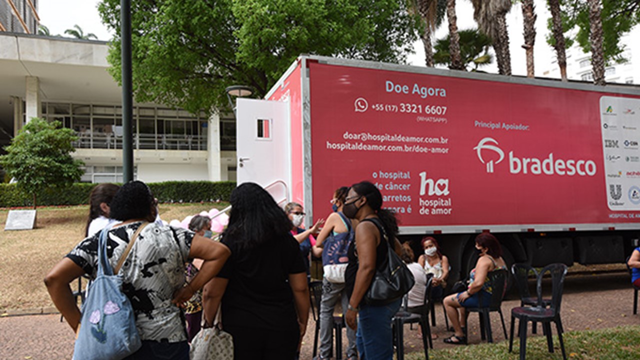 Carretas do Hospital de Amor atenderão nos bairros para fazer mamografias em Campinas