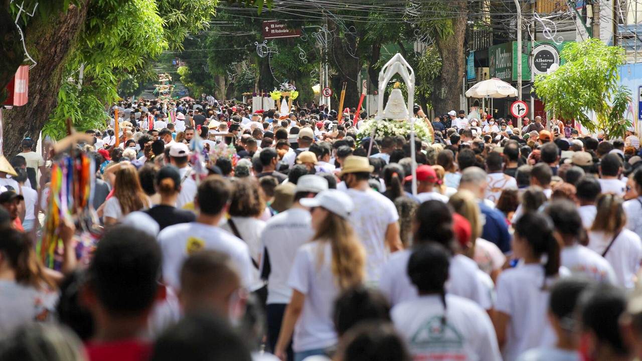Círio de Nazaré leva milhares às ruas de Belém
