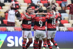 Flamengo bate Athletico-PR por 3 a 0 pelo Brasileirão