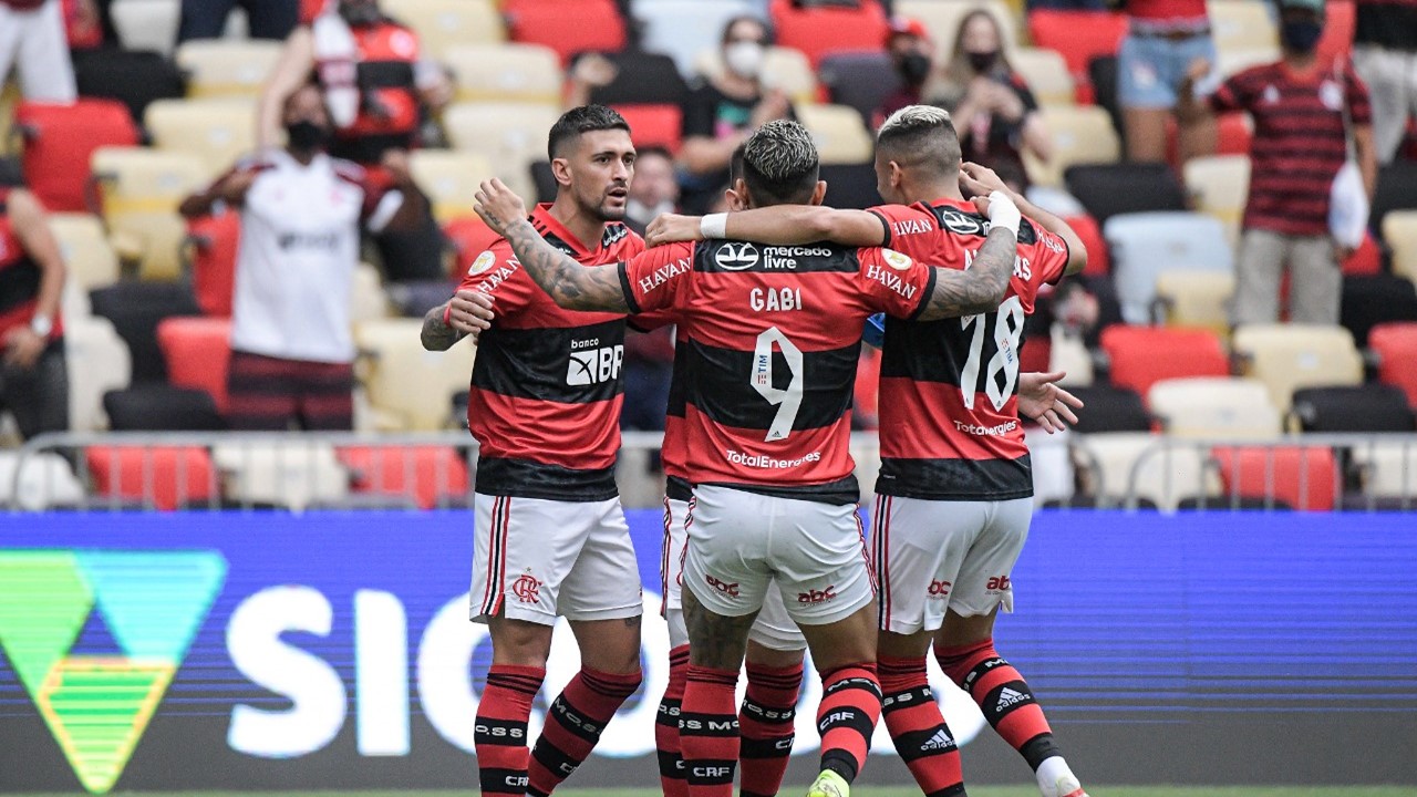 Flamengo bate Athletico-PR por 3 a 0 pelo Brasileirão