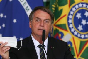 Bolsonaro veta distribuição gratuita de absorvente a mulheres de baixa renda