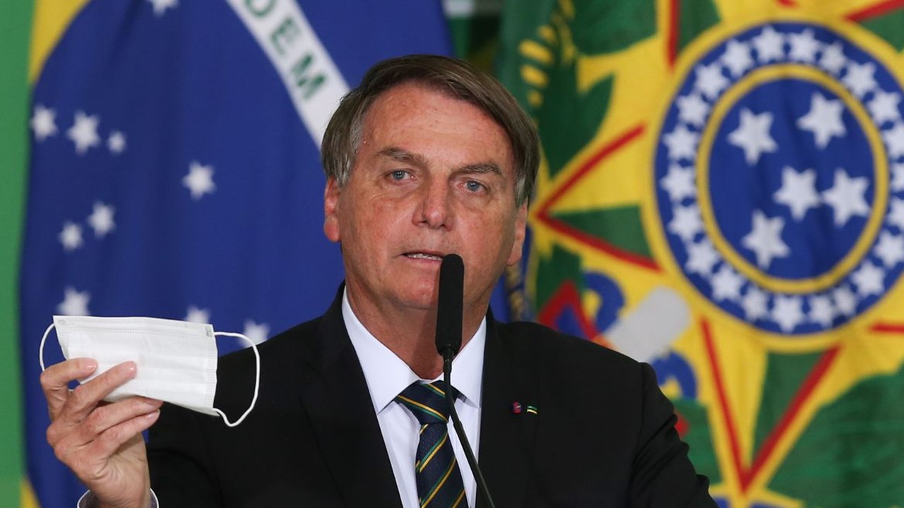 Bolsonaro veta distribuição gratuita de absorvente a mulheres de baixa renda