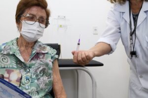 Limeira começa vacinação com terceira dose para pessoas acima de 68 anos nesta quarta (13)