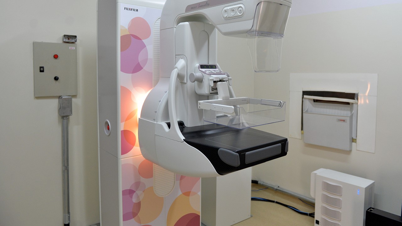 Mamógrafo digital facilita acesso de mulheres com deficiência à mamografia em Limeira
