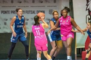 Outubro Rosa: Vera Cruz Hospital realiza ação de conscientização em jogo de basquete