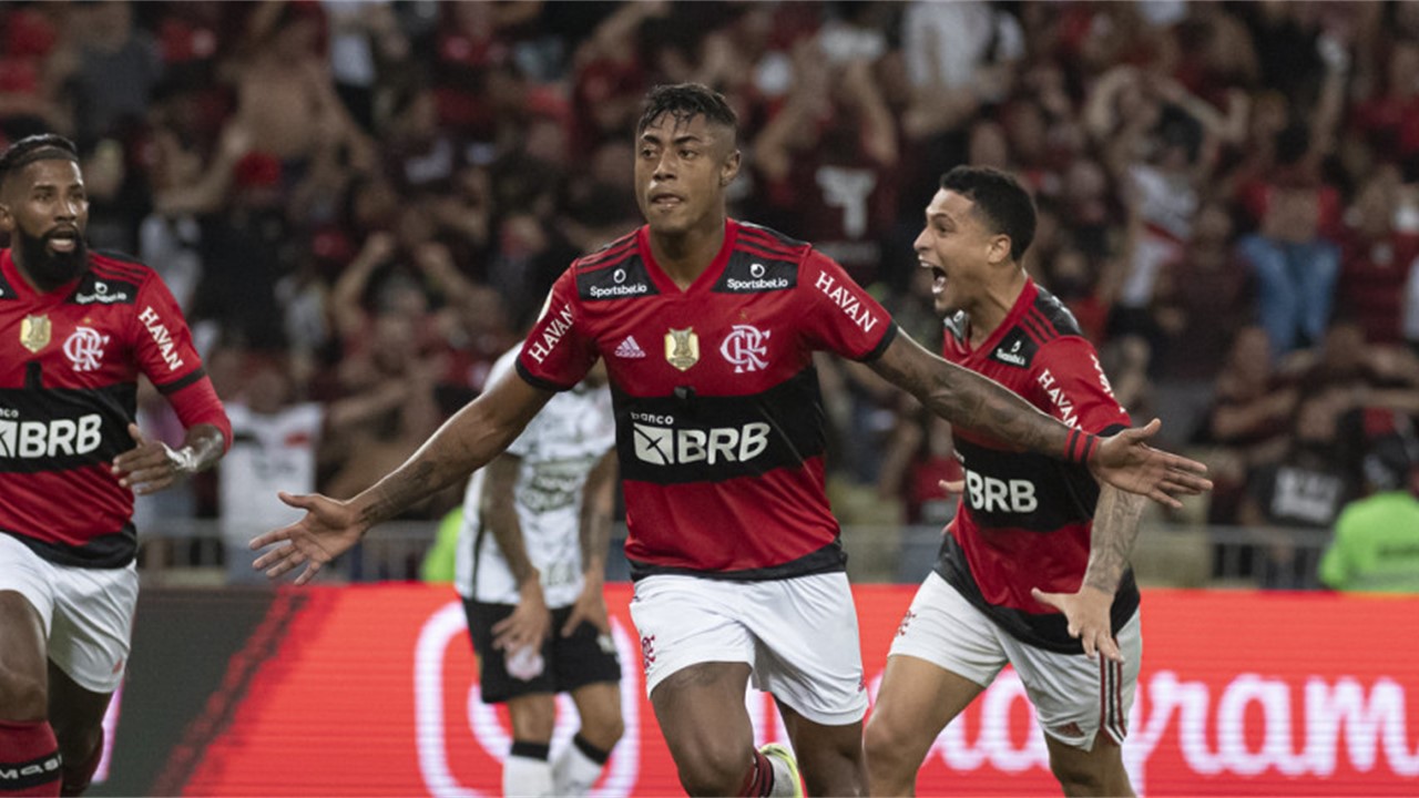 Flamengo vence Corinthians