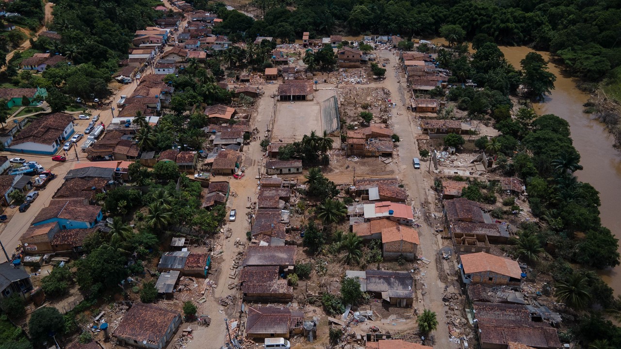 Bolsonaro libera R$ 700 milhões para áreas atingidas pelas chuvas