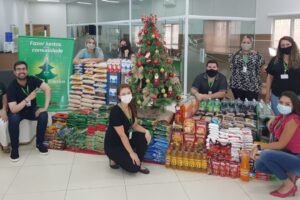 Árvore Solidária da Sicredi arrecada mais de 2 toneladas de doações