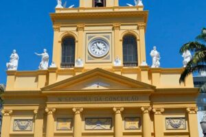 Estaca 'antimendigo' é retirada da catedral de Campinas após polêmica