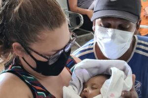 Bebê engasgada é salva pela GCM de Limeira