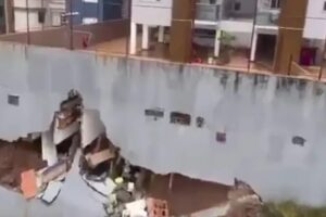 Parte de prédio desaba após forte chuva em BH