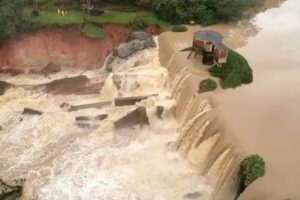 Risco de rompimento de barragem em MG faz moradores deixarem suas casas