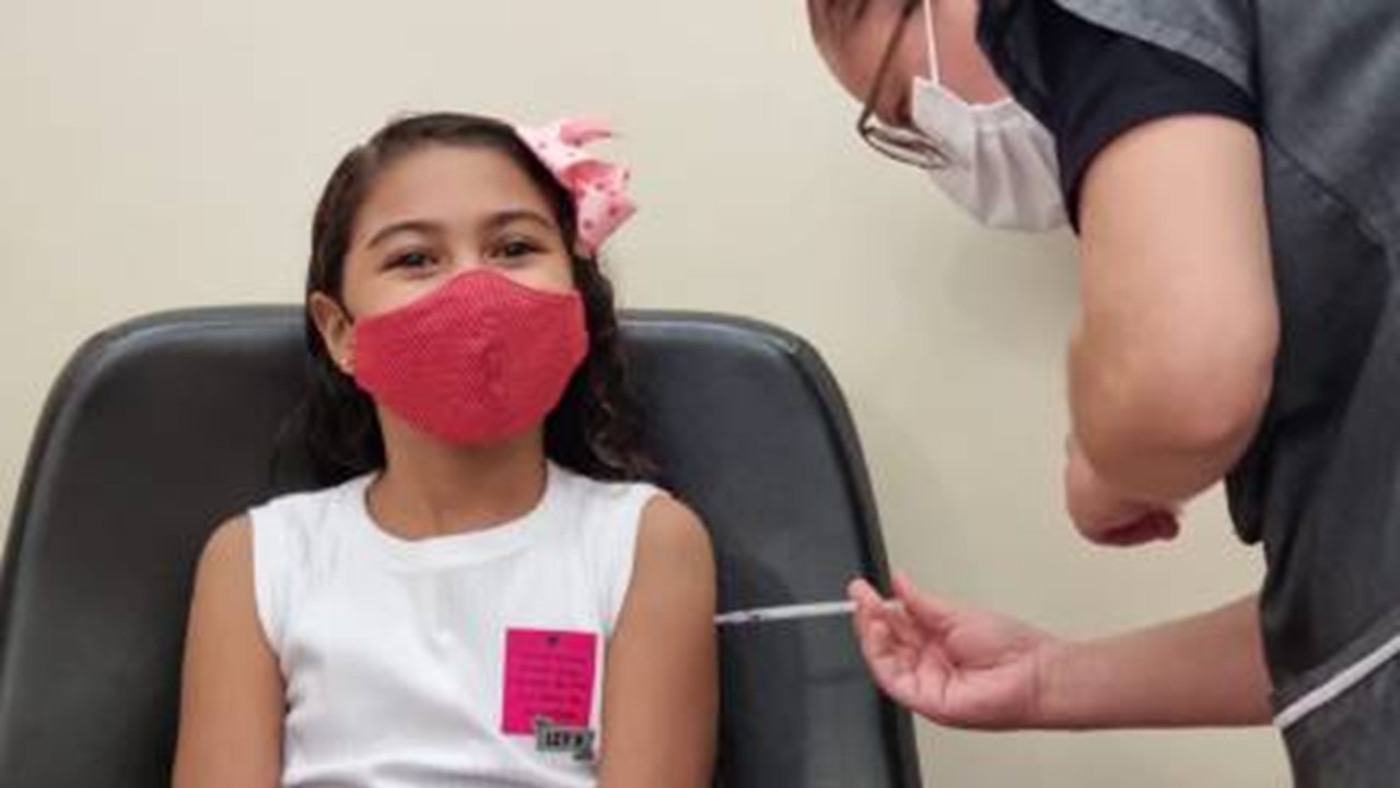 Americana vacina mais de 200 crianças com a dose adicional contra a Covid