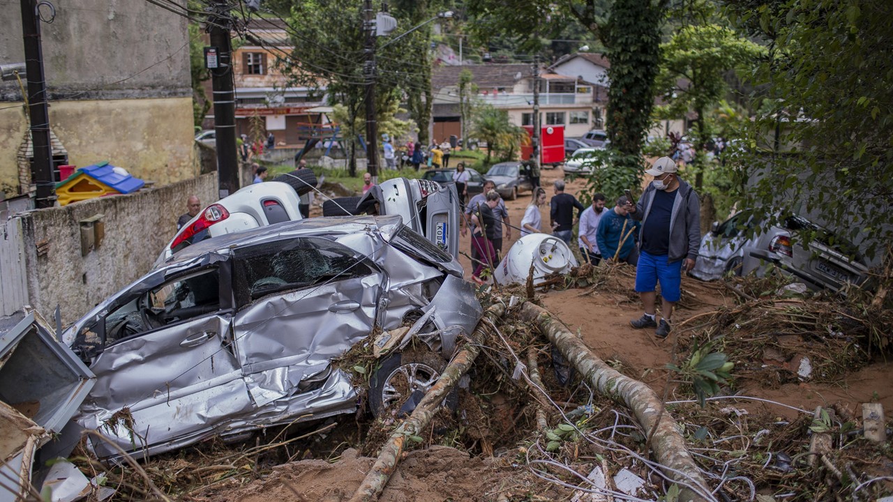 Fortes chuvas matam ao menos 58 pessoas em Petrópolis