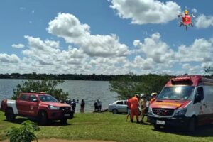 Lancha com 4 pessoas afunda em lago de Brasília
