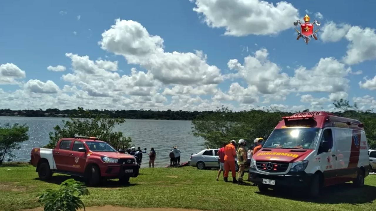 Lancha com 4 pessoas afunda em lago de Brasília