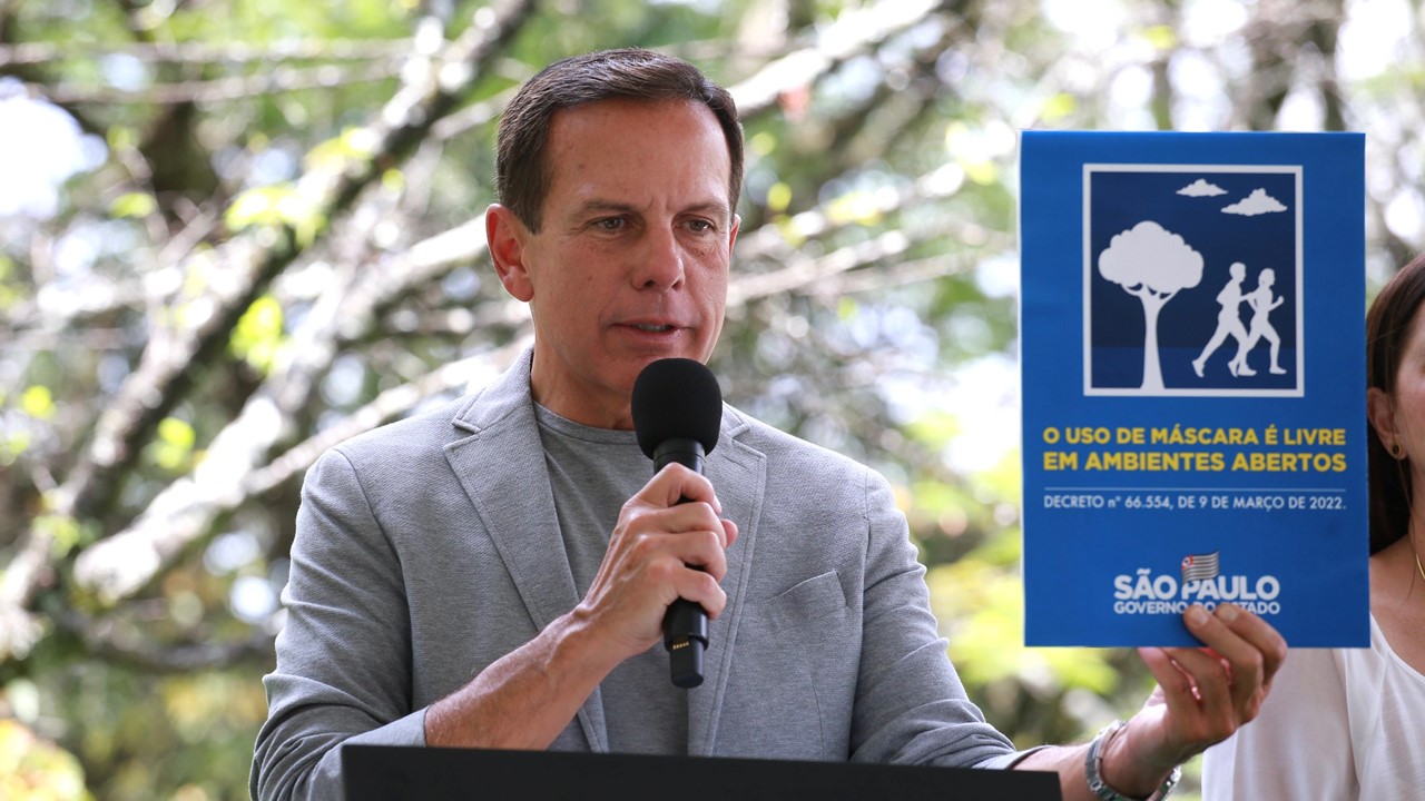 Doria diz que acabará com uso obrigatório de máscara em SP dia 22