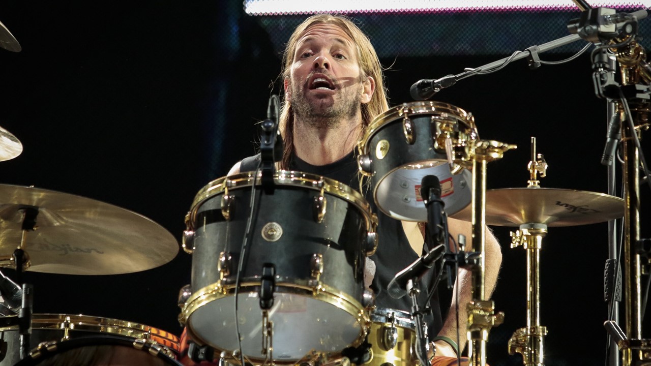 Taylor Hawkins, baterista do Foo Fighters, morre aos 50