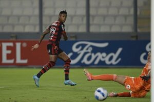 Flamengo vence o Sporting Cristal por 2 a 0 em sua estreia na Libertadores
