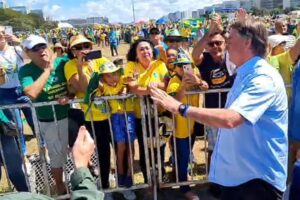 Bolsonaro participa de manifestação em Brasília