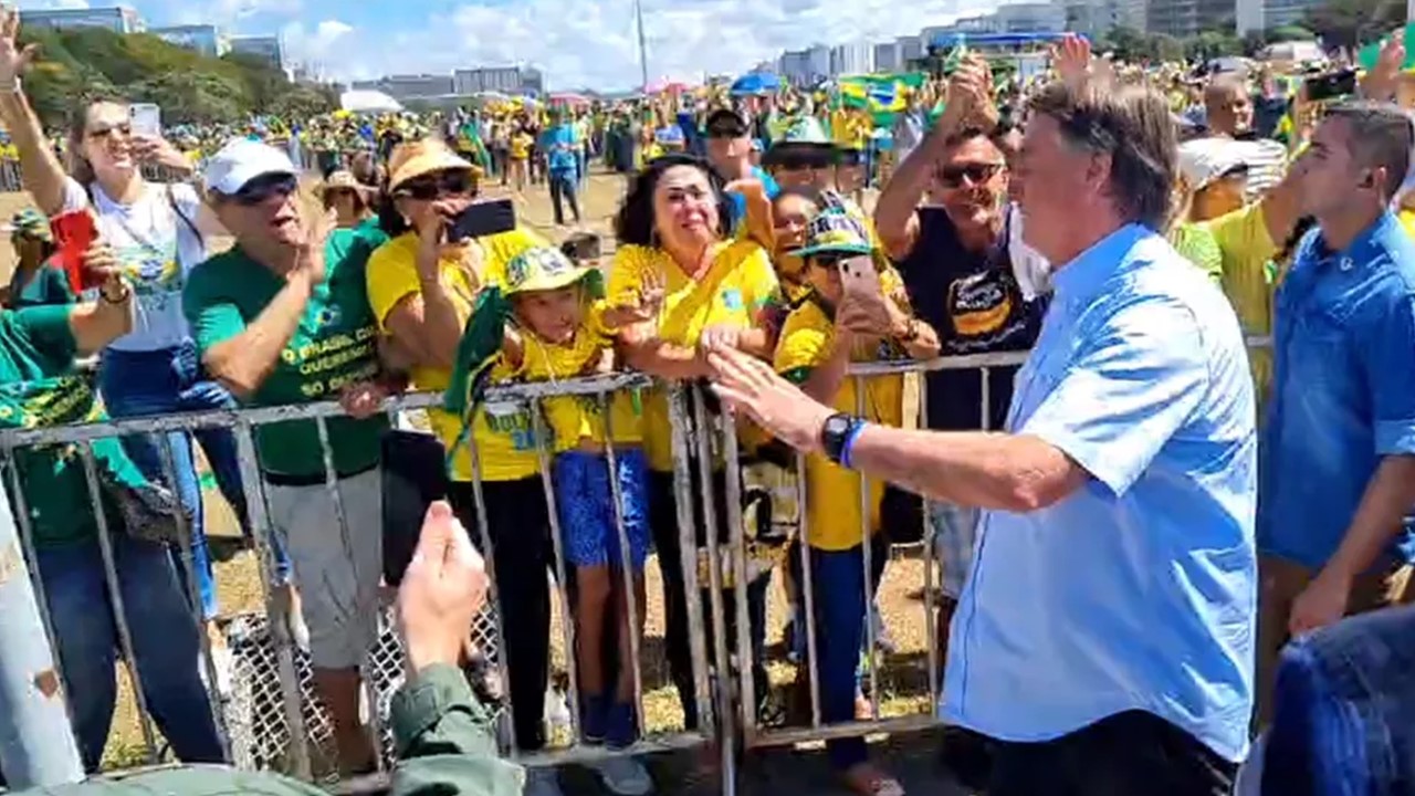 Bolsonaro participa de manifestação em Brasília