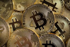Em meio à queda das criptomoedas, Nubank investe em Bitcoin