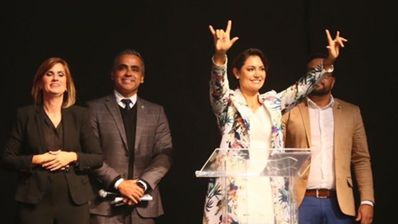 Michelle Bolsonaro participa de abertura das surdolimpíadas