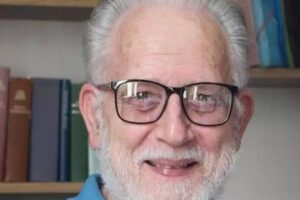 Morre em Minas, Johan Konings, o padre que foi um dos tradutores da bíblia oficial no Brasil