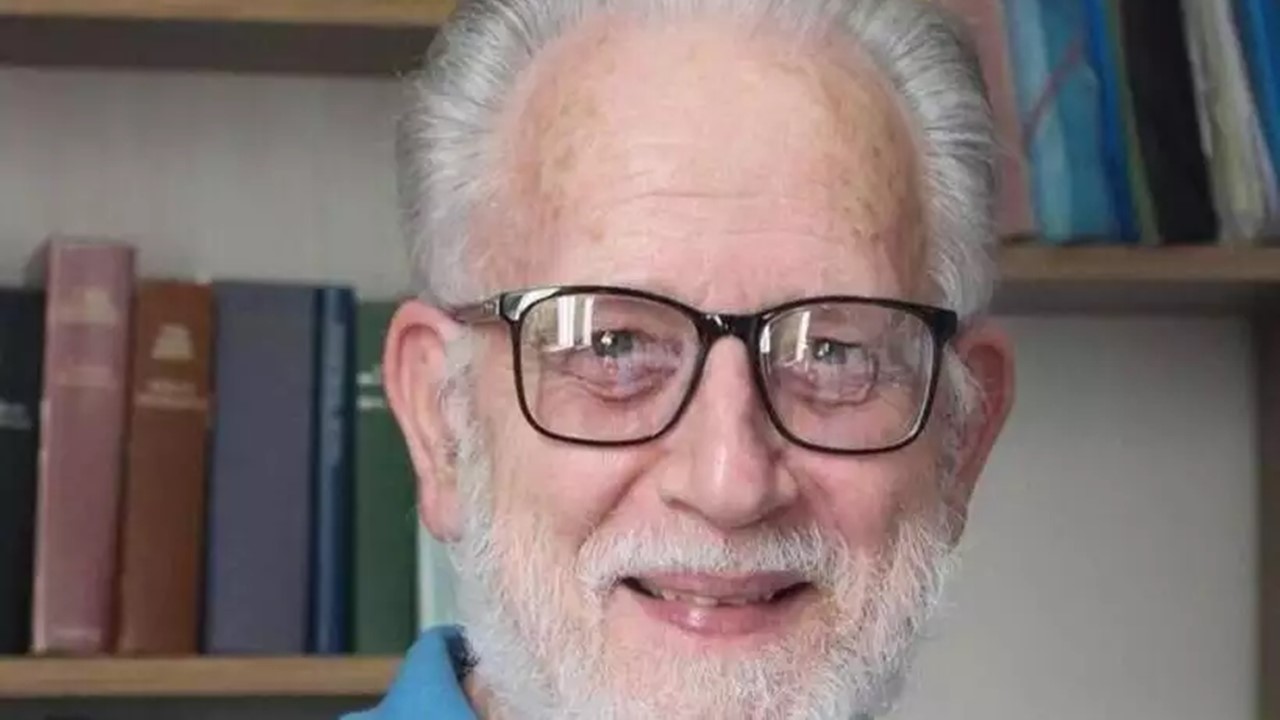 Morre em Minas, Johan Konings, o padre que foi um dos tradutores da bíblia oficial no Brasil