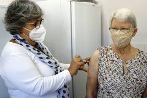 O exemplo da melhor idade na vacinação contra a gripe