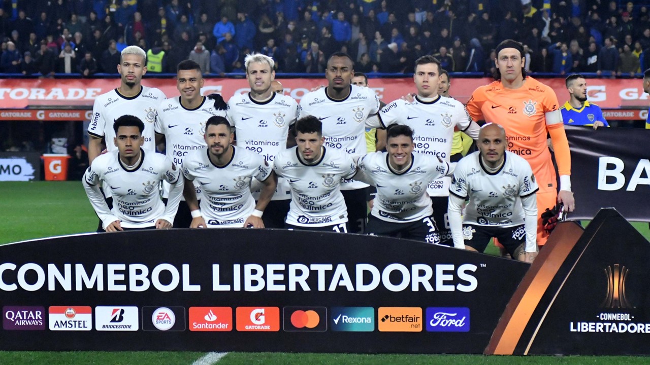 Corinthians bate Boca nos pênaltis e avança às quartas da Libertadores