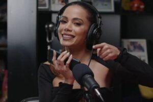 Anitta toca áudio de Lula em podcast e comenta a beleza de sua vagina