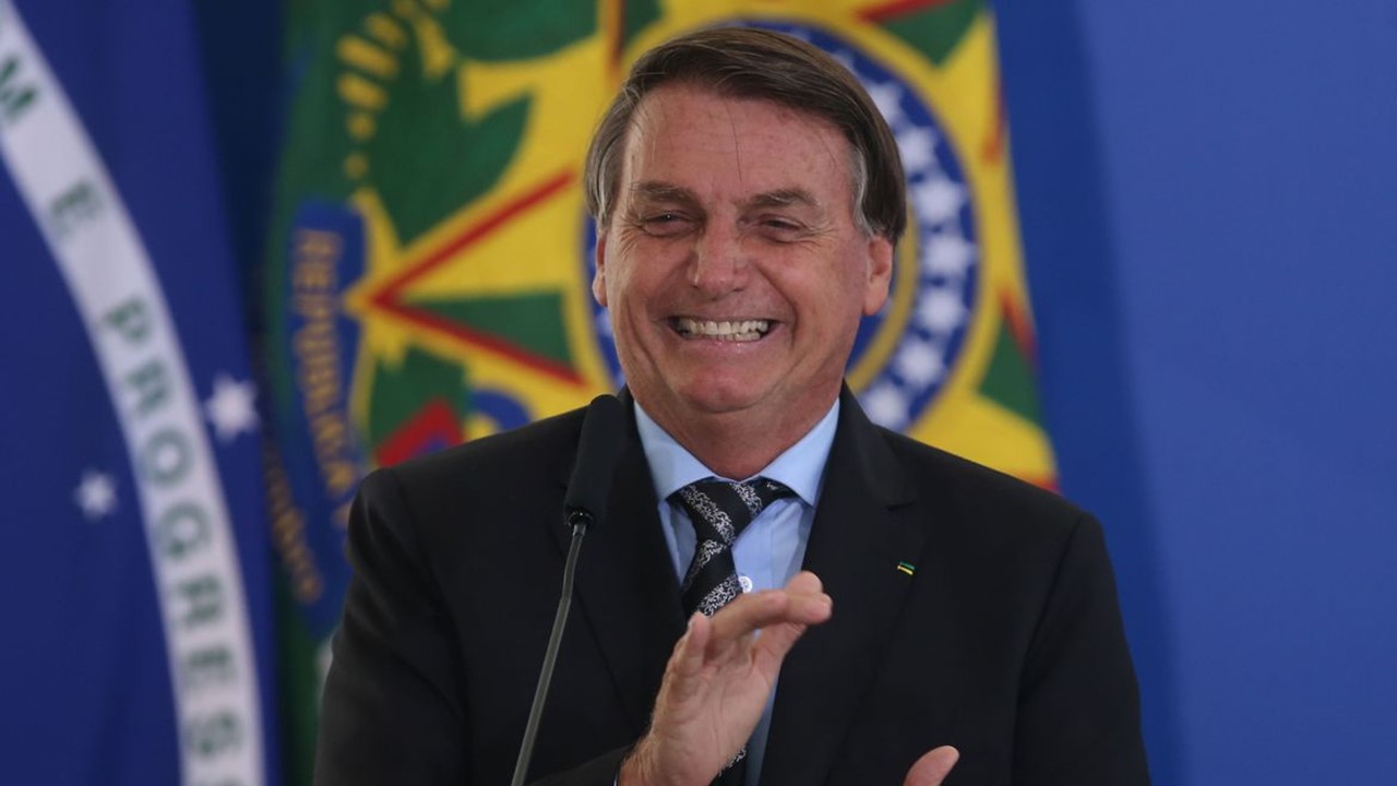 Bolsonaro ironiza ato pró-democracia e ataca Lula e signatários de carta