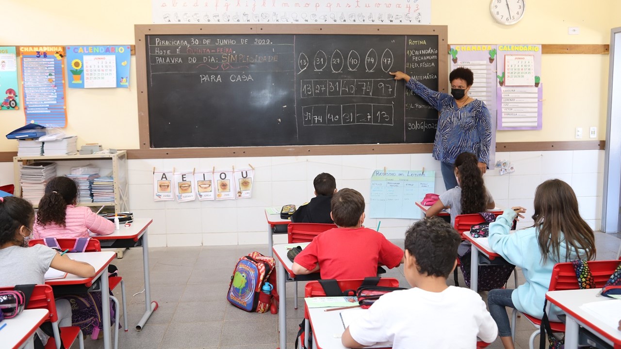 Piracicaba divulga classificação prévia de concurso da Educação para os cargos de professor